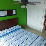 Cozy Apartment Near Metro Station Ave 12 Oct
